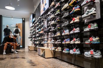 Sklepy zniknęły z rynku. Upadek znanej marki obuwniczej