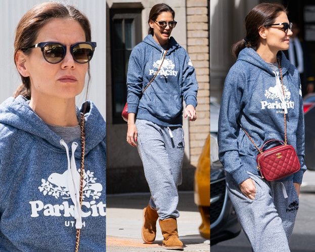 Nieumalowana Katie Holmes w dresie, Uggach i z torebką Chanel