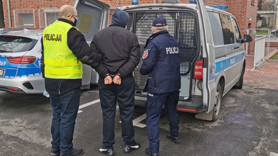 Oleśnica. Rafał B. zatrzymany. Najpierw przejechał psa, później groził wolontariuszom