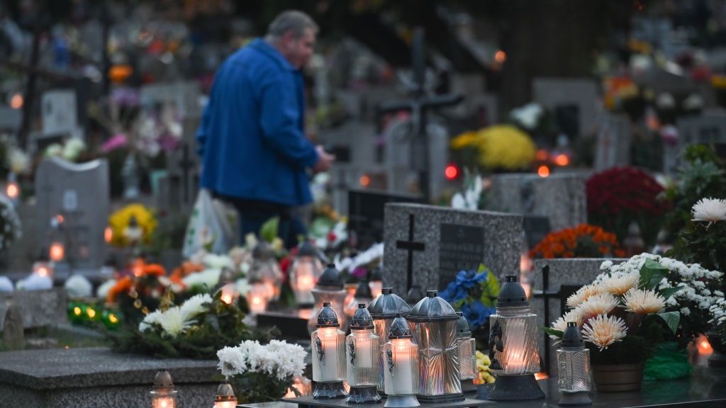 People pay tribute to the victims of the Russian-Ukrainian war
KRAKOW, POLAND - NOVEMBER 01: General view of tumbs at the Rakowicki Cemetery in Krakow, November 01, 2022 in Krakow, Poland. The city of Krakow has created a special place where, during the All Saints celebration, anyone can commemorate Ukrainians who died in the war by lighting a candle, leaving flowers or simply pausing for a moment of reflection or prayer. (Photo by Artur Widak/Anadolu Agency via Getty Images)
Anadolu
all saints' day, candles, commemoration, flowers, graveyard, memory, russian invasion of ukraine, solidarity