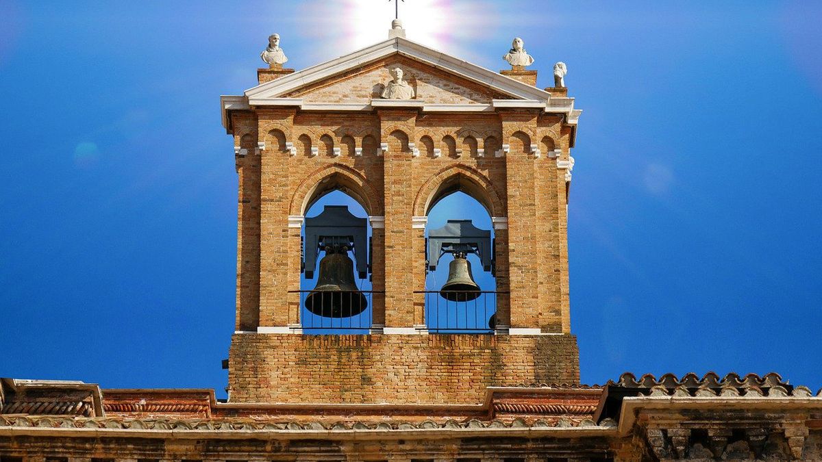 Proboszcz został ukarany za zbyt głośno bijące dzwony 