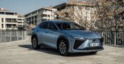 Lexus RZ 300e dołącza do gamy. Ma mniej mocy, ale zajedzie dalej