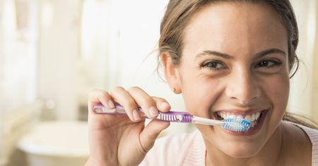 "Można je trwale uszkodzić". Dentystka bije na alarm