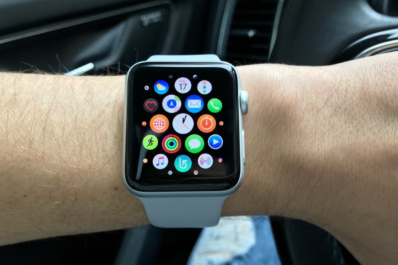 Nowy i zaawansowany Apple Watch ma poważny problem ze... zmianą czasu
