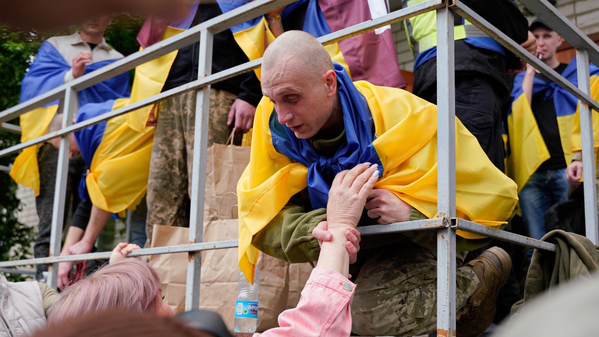 CHERNIHIV OBLAST, UKRAINE - MAY 6: Ukrainian servicemen released from Russian captivity during the POW exchange return to Ukraine on May 6, 2025 in Chernihiv Oblast, Ukraine. 205 Ukrainian servicemen have returned home: three officers and 202 soldiers and sergeants, the Ministry of Defence of Ukraine reports. Among the released servicemen are representatives of the Navy, Air Force, Air Assault Forces, Territorial Defence Forces, as well as the National Guard of Ukraine and the State Border Guard Service of Ukraine. The released servicemen defended Ukraine in Mariupol, in the Donetsk and Luhansk directions, in Zaporizhzhia and Kharkiv regions, in Kherson, Sumy and Kyiv regions. (Photo by Ihor Kuznietsov/Novyny LIVE/Global Images Ukraine via Getty Images)
