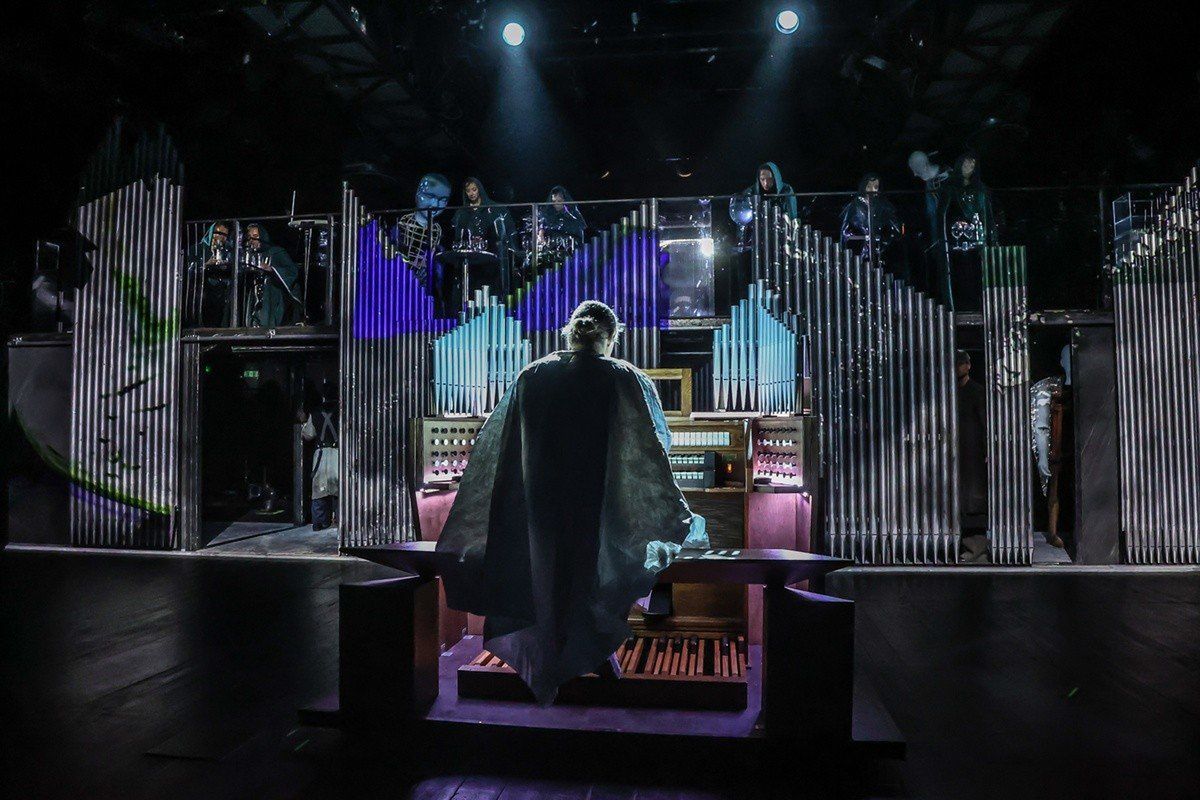 Sceny ze spektaklu &#34;Solaris&#34; we wrocławskim Teatrze Polskim/próba prasowa