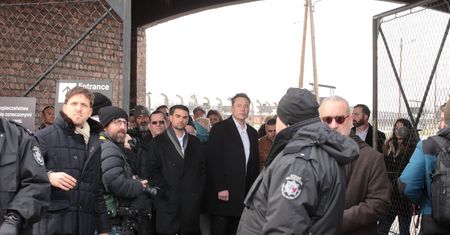 Kontrowersyjne zachowanie Elona Muska w Auschwitz. Internauci szybko to wypomnieli