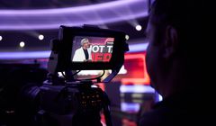 Zygmunt Chajzer prowadzącym turniej gamingowy Opera GX Hot  Tab Hero