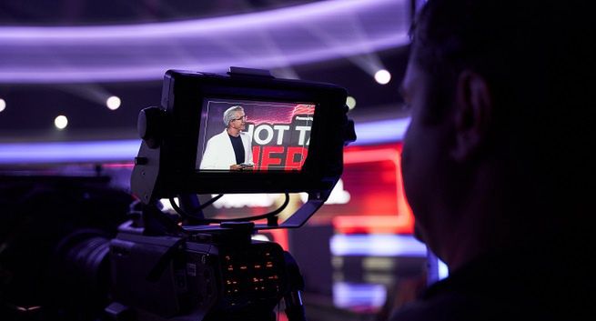 Zygmunt Chajzer prowadzącym turniej gamingowy Opera GX Hot  Tab Hero