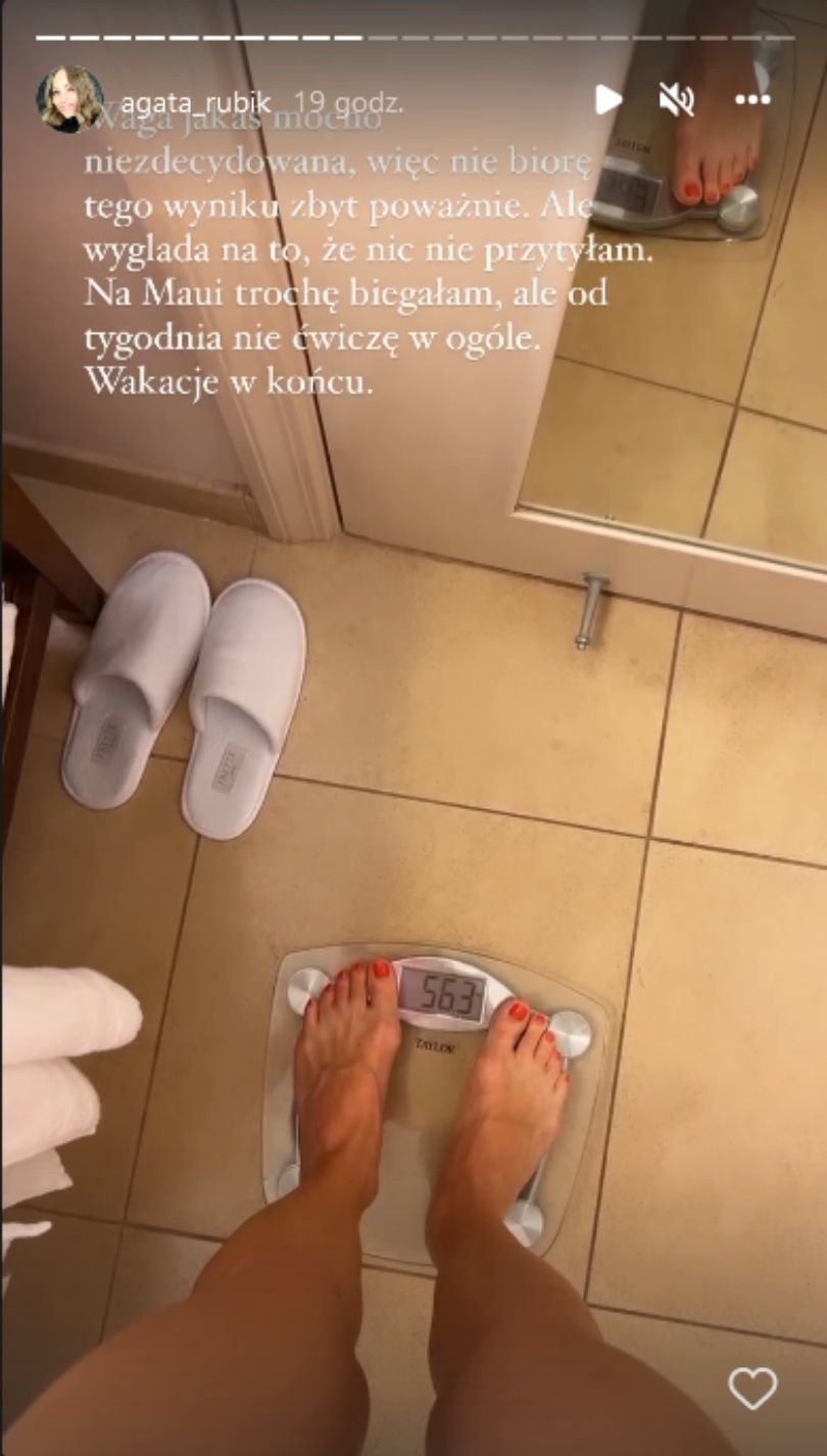Agata Rubik pozuje w kostiumie kąpielowym i waży się na hawajskich wakacjach