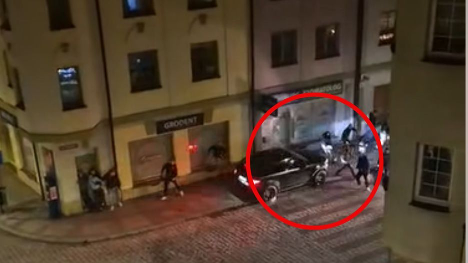 Taranował ludzi w Głogowie. Zrzut ekranu @PawlaNews