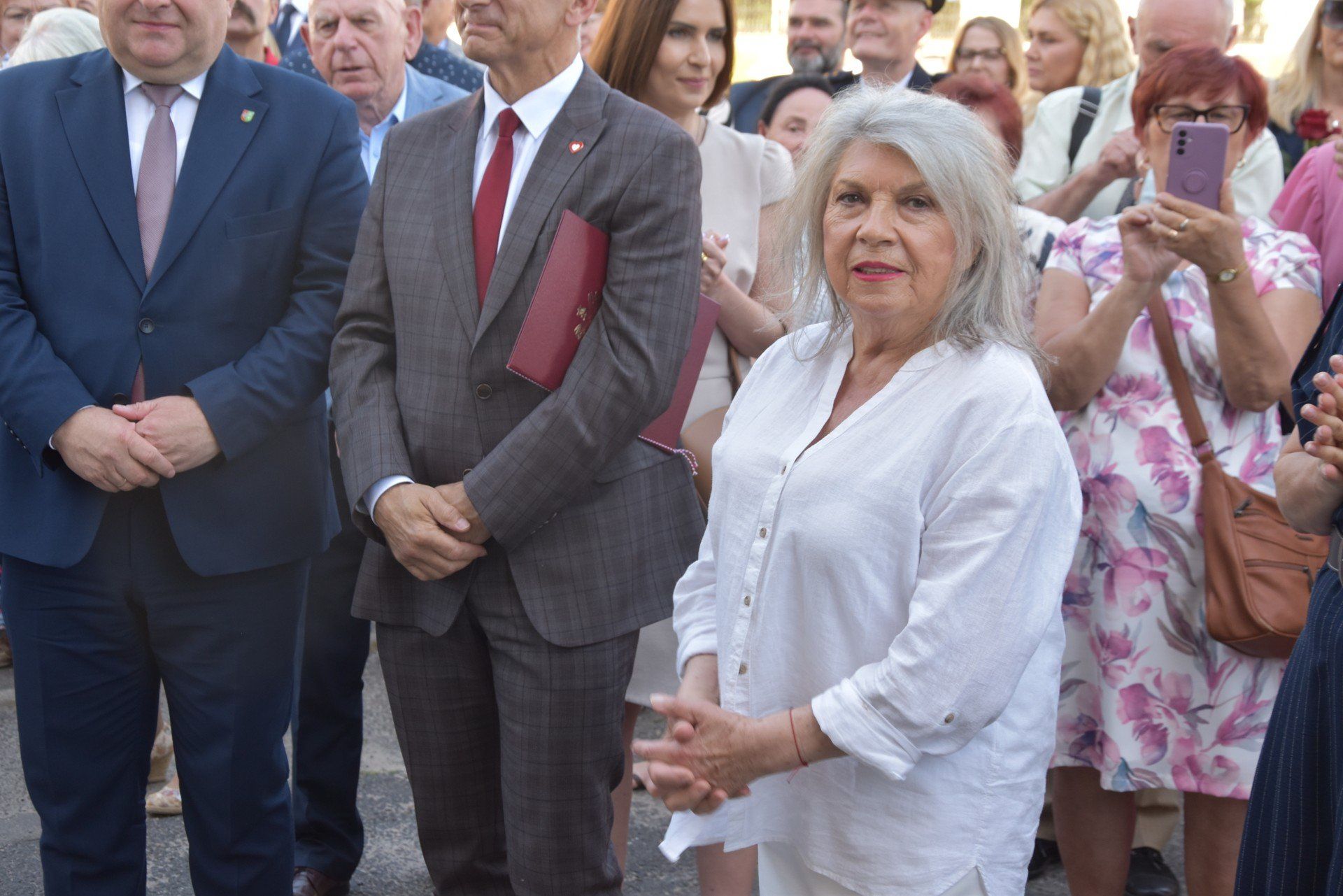 Mural Krystyny Prońko powstał naprzeciwko kamienicy przed głównym wejściem do Teatru Osterwy.