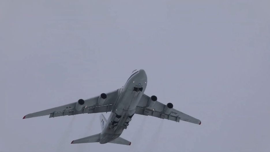 Rosja. Masowy start samolotów AN-124