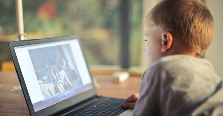 Nie tylko TikTok. Tego najczęściej dzieci szukają w sieci