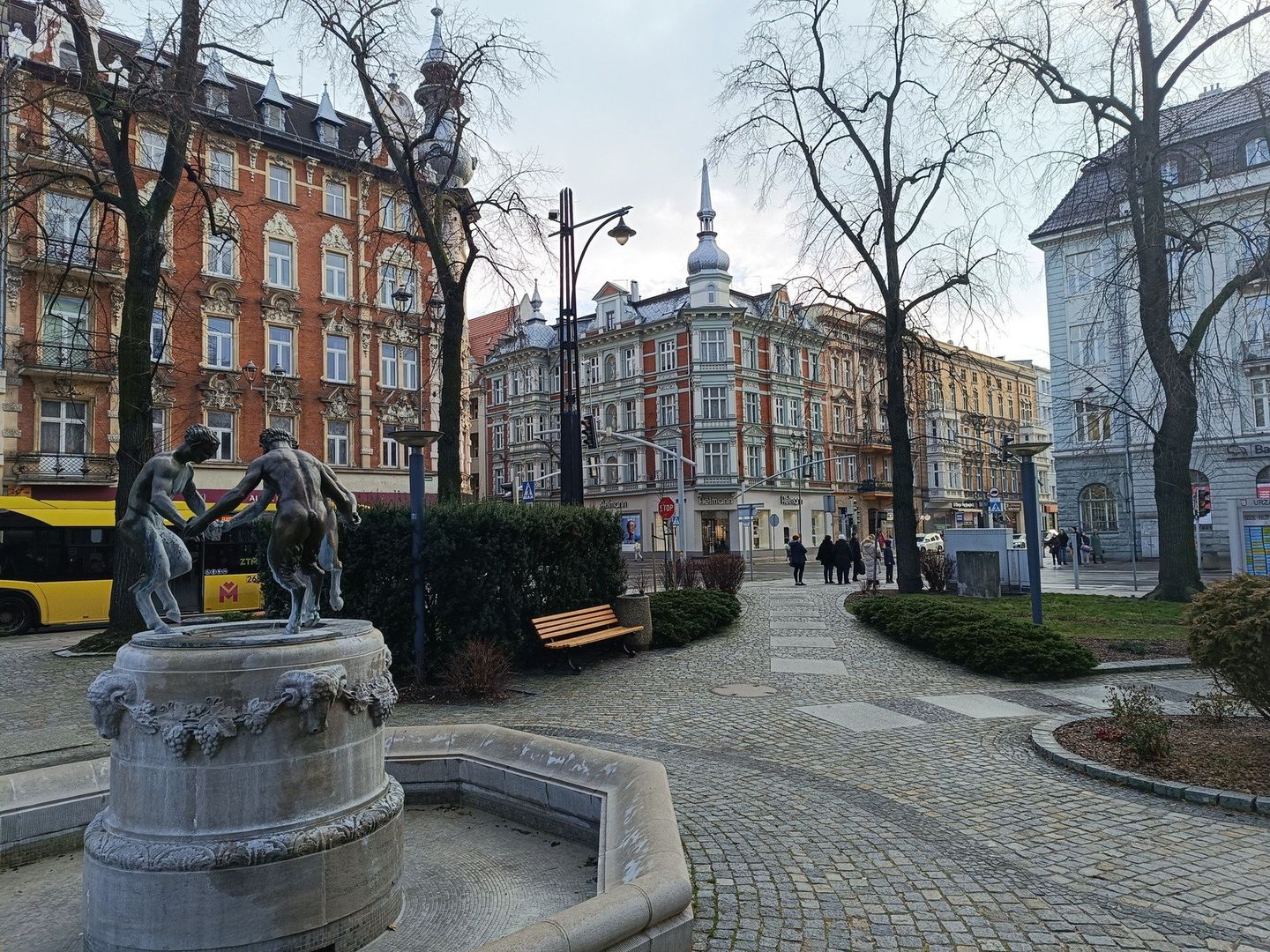 Kamienice w Gliwicach przyciągają wzrok - centrum miasta na piękną zabudowę.