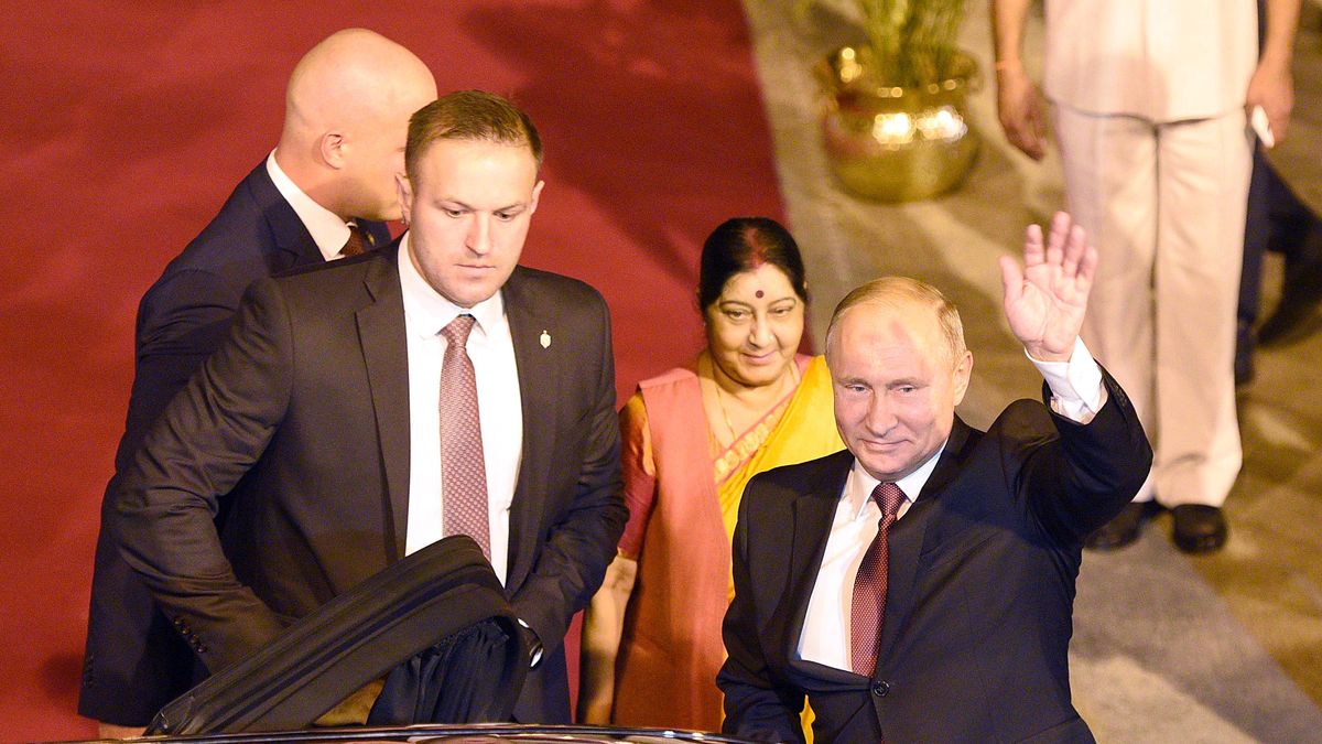 Russian President Vladimir Putin Arrives In India
NEW DELHI, INDIA - OCTOBER 4: Russian President Vladimir Putin waves as he arrives at New Dispersal Area, AFS Palam Airport Area, on October 4, 2018 in New Delhi, India. Russian President Vladimir Putin arrived in India on Thursday ahead of his two-day visit of the country. India and Russia are expected to sign some key deals during Putin's stay in the country, which includes S-400 Triumf air defence system deal. (Photo by Sonu Mehta/Hindustan Times via Getty Images)
Hindustan Times
Politics, Military, Diplomacy, New Delhi