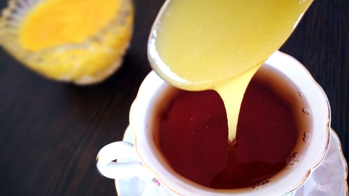 Tea with honey
In a beautiful porcelain Cup with tea on a saucer pour honey. In the background, a vase of honey on a blurred background.
Anna Lomovtseva