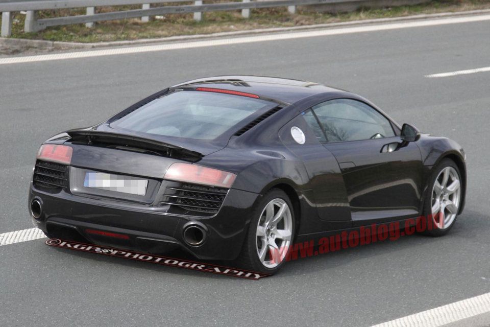 Audi R8 (2013) - zdjęcie szpiegowskie (źródło: Autoblog via KPG Photography)