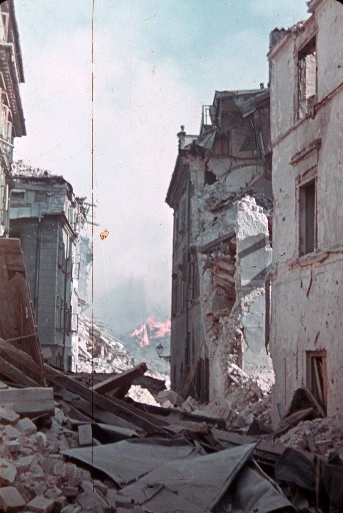 Trzy wersje tych samych zdjęć zniszczonej Warszawy 14
