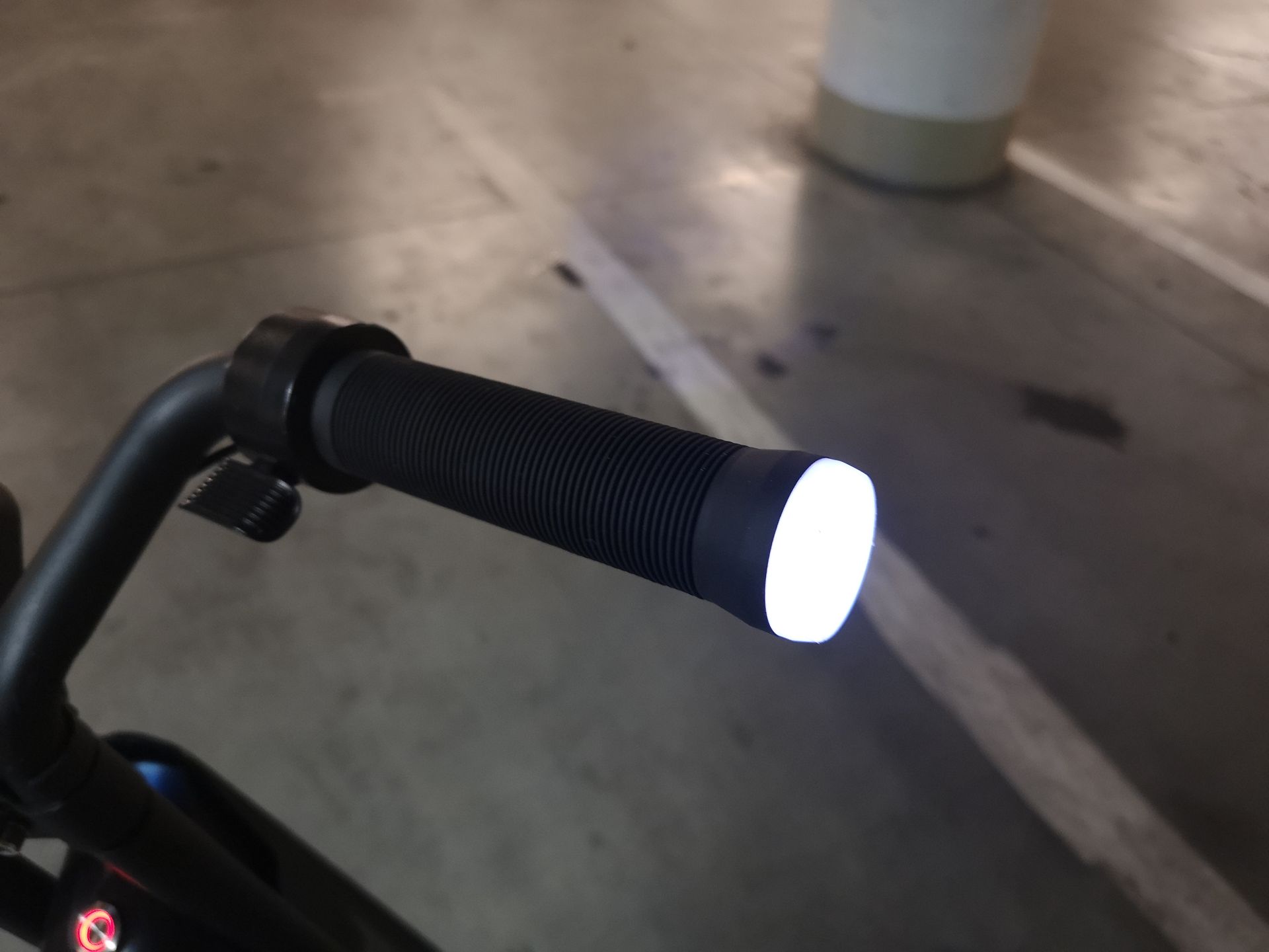 Krótki test hulajnogi elektrycznej eRoller R1 8