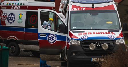 Apel NFZ ws. zabiegów planowych. Opozycja grzmi. Ostra reakcja rzecznika resortu zdrowia