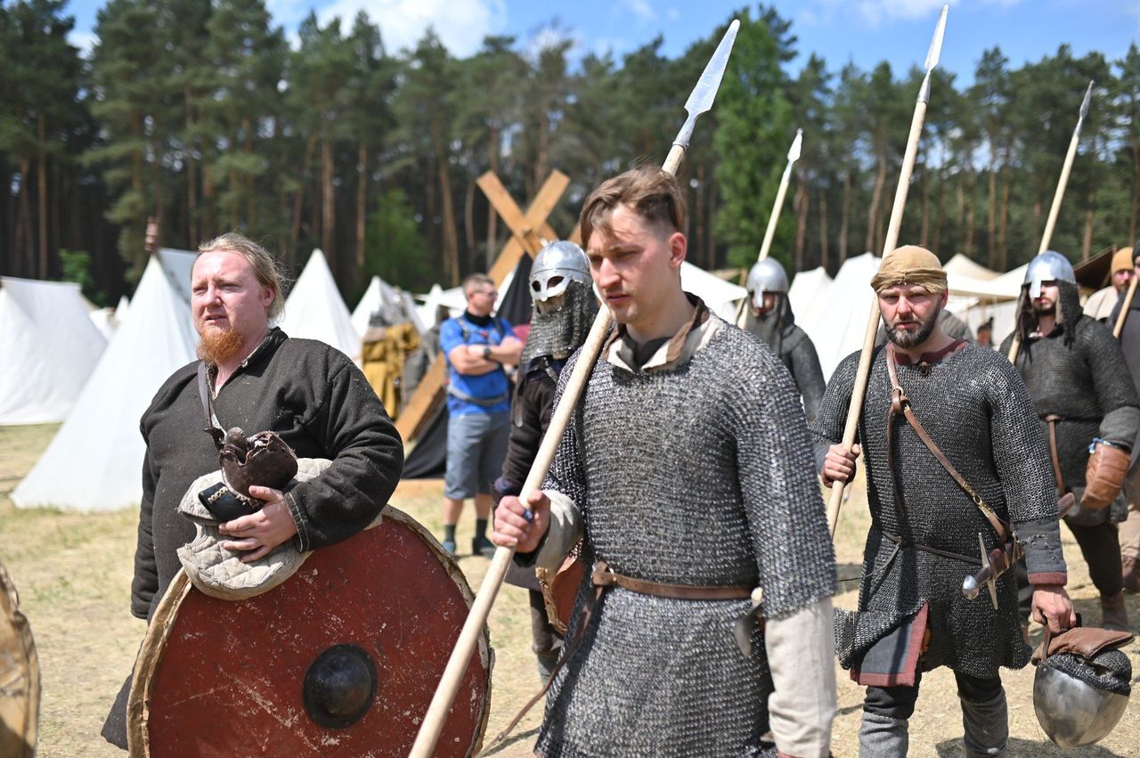Lewiczyn: Zbliża się trzecia edycja Pikniku Historycznego. Łucznicy, wojowie, wioska słowiańska i spotkania z historykami