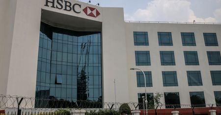 Brytyjski bank nie rusza się z Rosji. Zamiast tego usuwa z raportów odniesienia do wojny