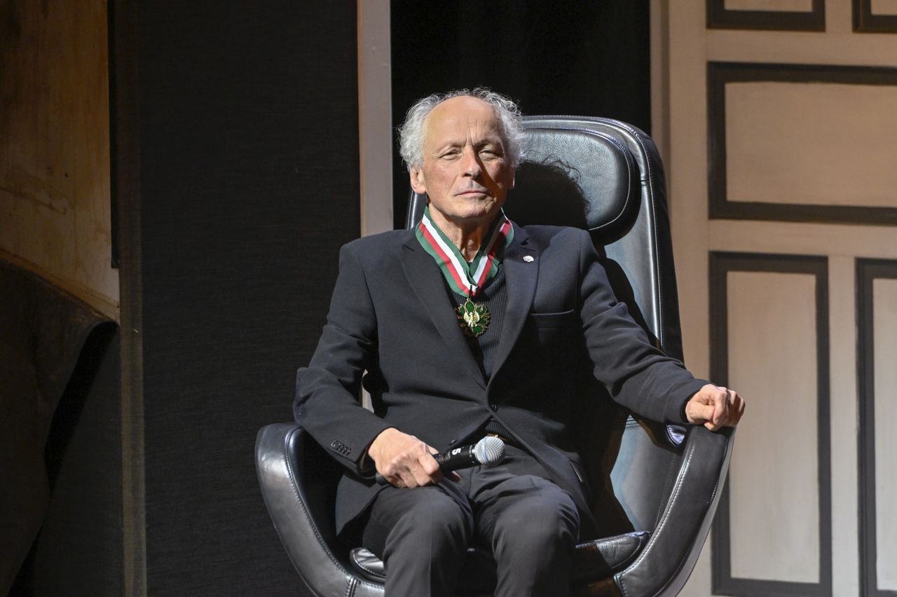 Odwołali spektakl z Pawłem Wawrzeckim. Powód zaskakuje