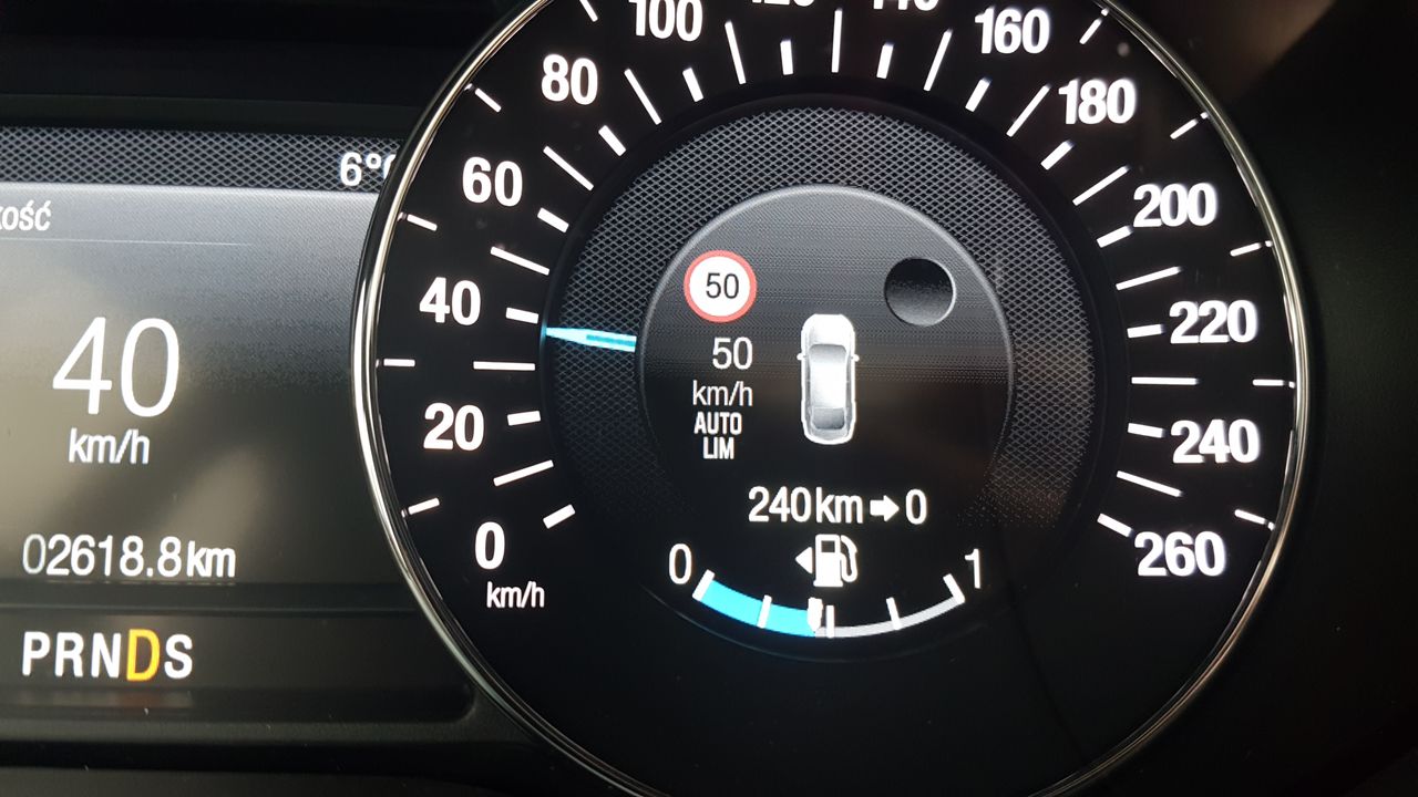 Inteligentne ograniczniki prędkości można znaleźć już w Fordach