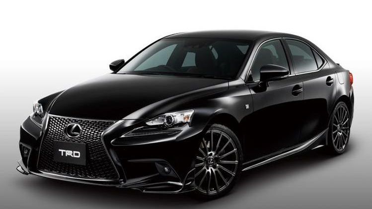 Lexus IS z akcesoriami TRD
