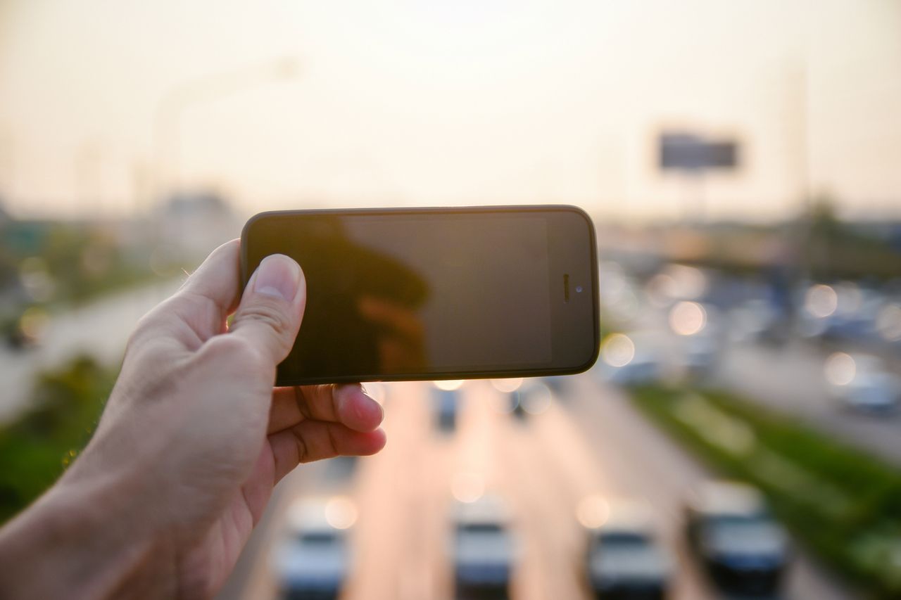 Wystarczy telefon, żeby zmierzyć prędkość przejeżdżającego obok samochodu