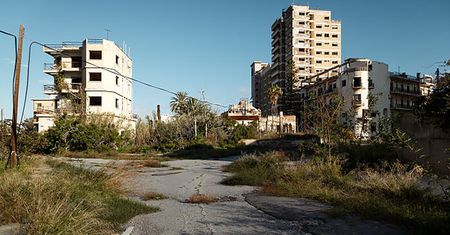 Największe "miasto duchów" na świecie. Armia pilnowała fotografa cały czas