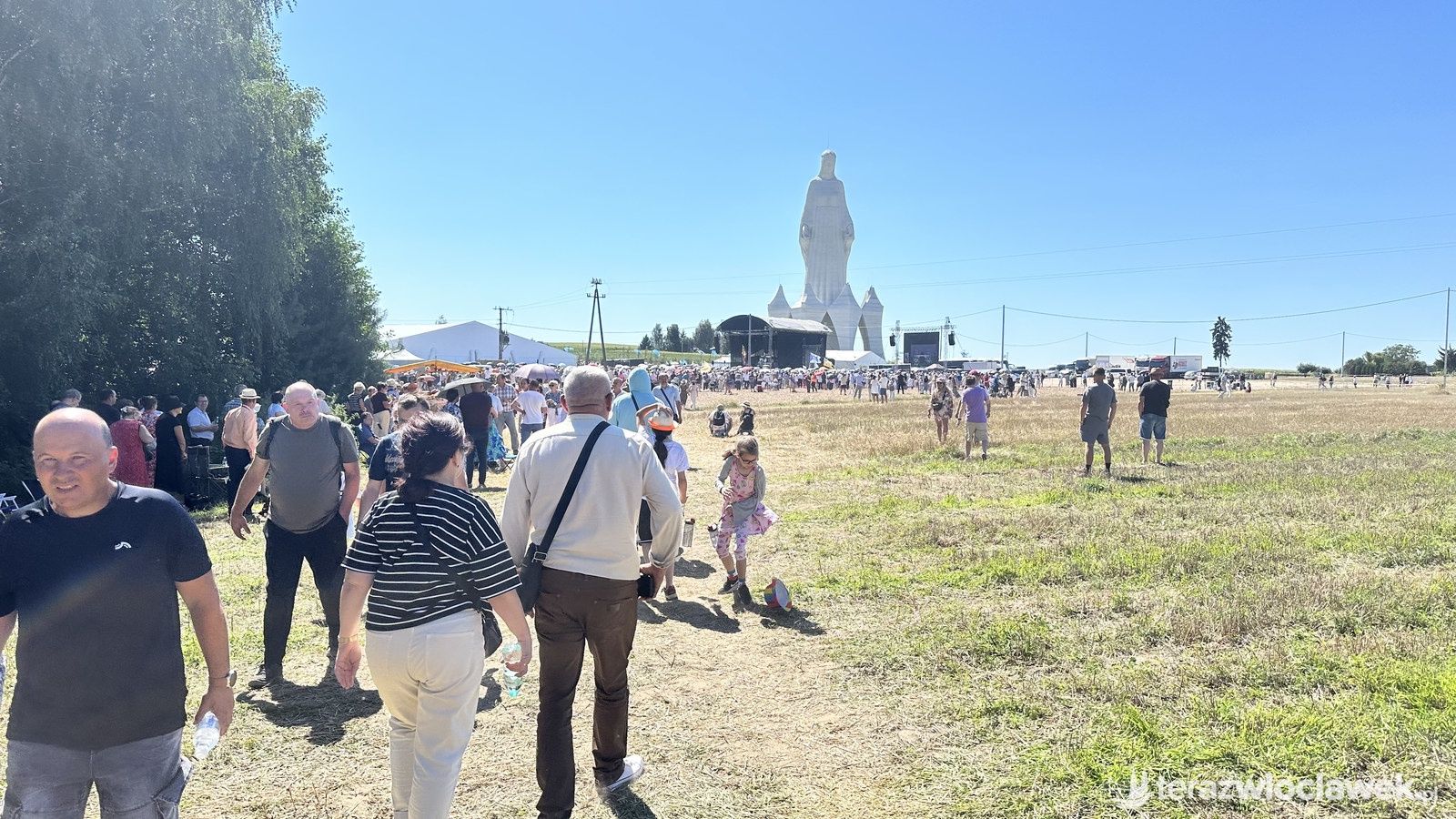 Poświęcono monumentalny pomnik Matki Bożej