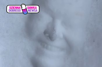 Zostawiają w śniegu odcisk twarzy. Ten trend zyskuje na popularności