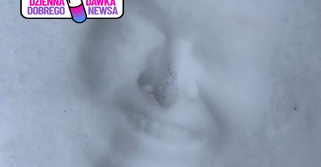 Zostawiają w śniegu odcisk twarzy. Ten trend zyskuje na popularności