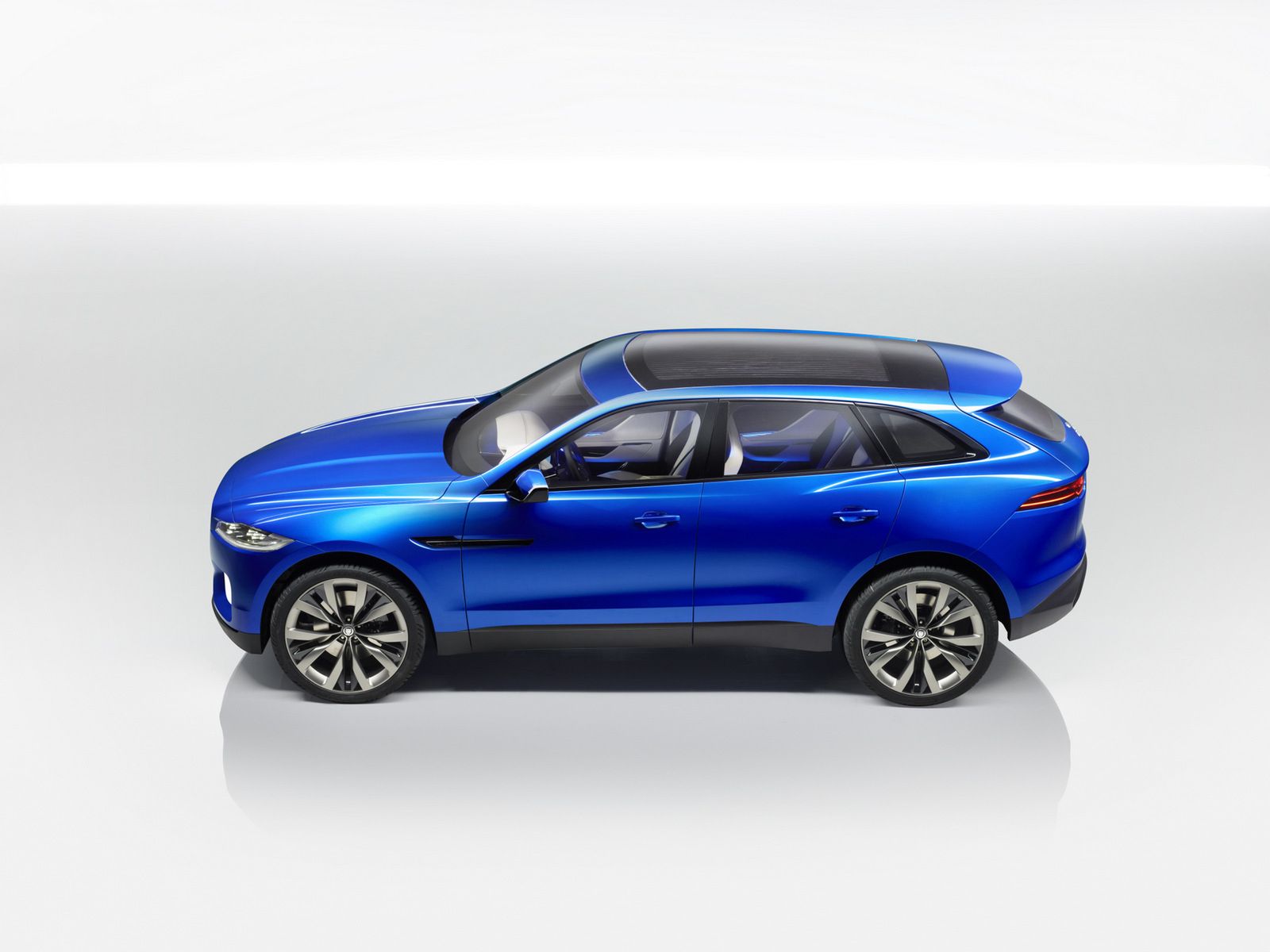 Jaguar C-X17 Concept w studiu i plenerze [galeria] 3