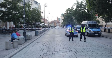 Podłożenie pocisku na Krakowskim Przedmieściu. Łukasz K. trafił do aresztu