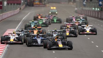Verstappen dominuje w GP Azerbejdżanu, Piastri kończy wyścig w barierach
