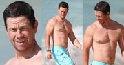 47-letni Mark Wahlberg pręży klatę na Barbadosie