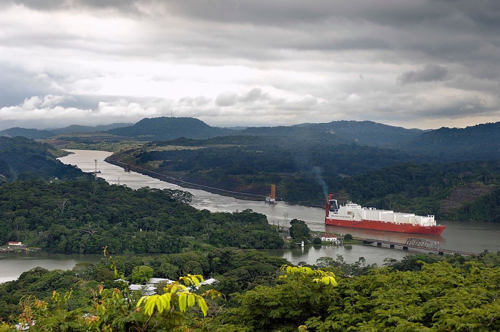 Kanał Panamski ma łączną długość ponad 80 km