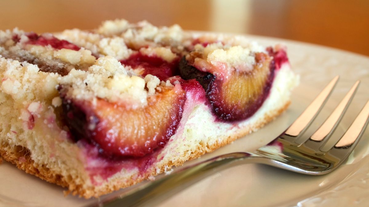 Kruche ciasto ze śliwkami 