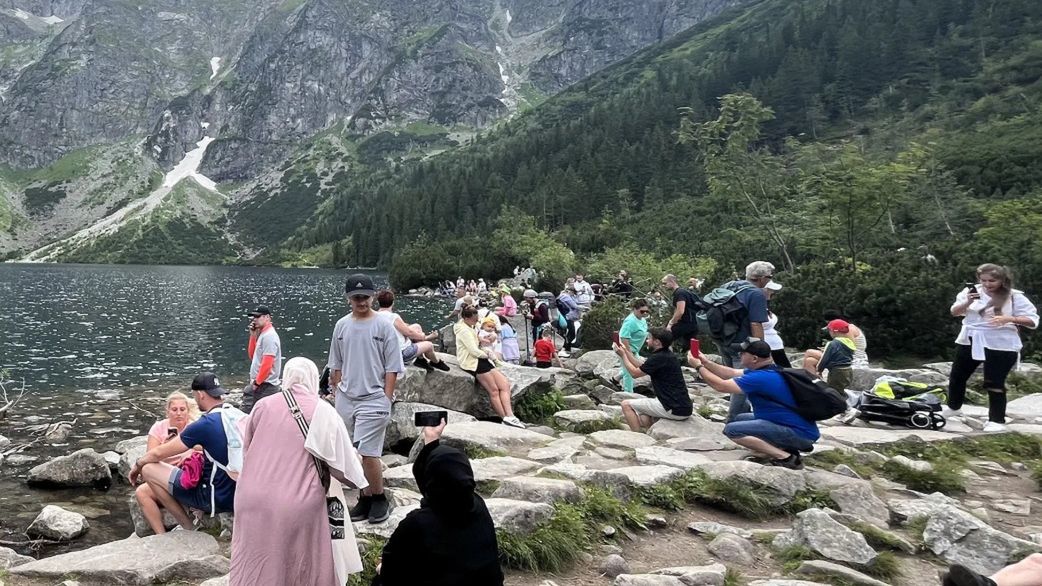 Turystki z Bliskiego Wschodu nad Morskim Okiem