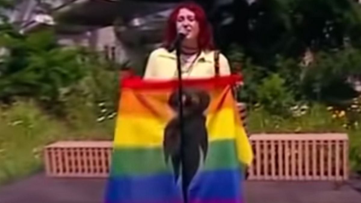 Karin Ann pokazała flagę LGBT