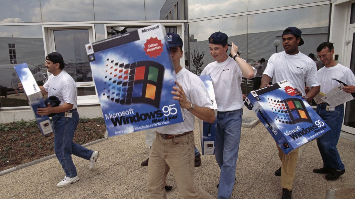 Lancement de Windows 95, le 24 aout 1995, Les Ulis. (Photo by Daniel Giry/Sygma via Getty Images)