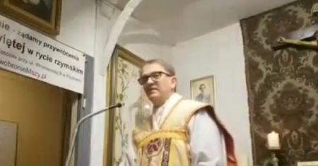 Ksiądz, który nie boi się o. Rydzyka, mówi o kulisach urodzin Radia Maryja