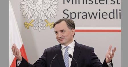 Poseł mówi o stanie zdrowia Zbigniewa Ziobry. "Walczy"