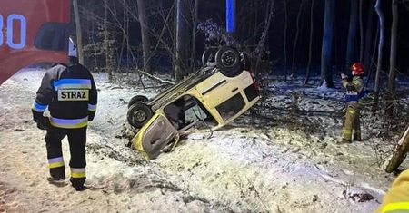 Pijany 25-latek doprowadził do wypadku i uciekł. W aucie zostawił rannego pasażera