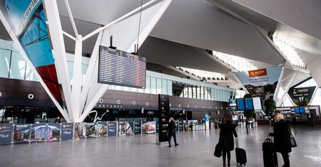 Koronawirus. Polacy utknęli na lotnisku w Pradze. W Czechach obowiązują ograniczenia wjazdu do tego kraju