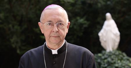 Emerytura abp Gądeckiego w willi wyremontowanej za 5 mln zł. Tynki jak w Wersalu