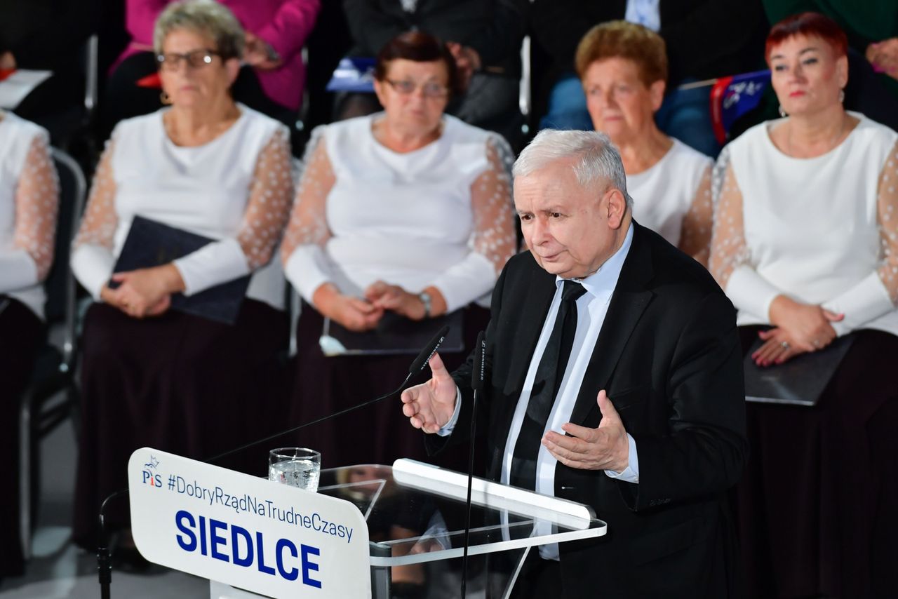 Kaczyński oskarża opozycję o kłamstwa. "To jest takie kłamstwo, że aż mózg staje" 